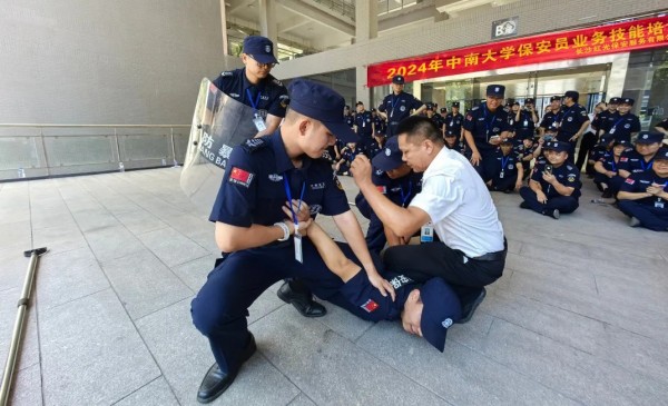 長(zhǎng)沙紅光保安服務(wù)有限公司,長(zhǎng)沙安保服務(wù),長(zhǎng)沙安全服務(wù),長(zhǎng)沙非武裝押運(yùn),勞務(wù)派遣服務(wù) 長(zhǎng)沙紅光保安服務(wù)有限公司,長(zhǎng)沙安保服務(wù),長(zhǎng)沙安全服務(wù),長(zhǎng)沙非武裝押運(yùn),勞務(wù)派遣服務(wù)